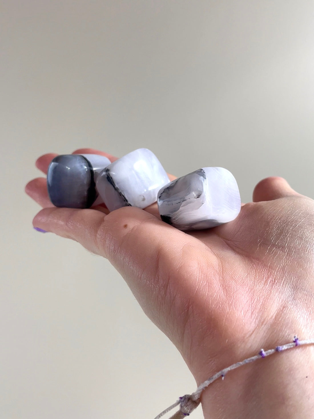 Pierre roulée Manganocalcite