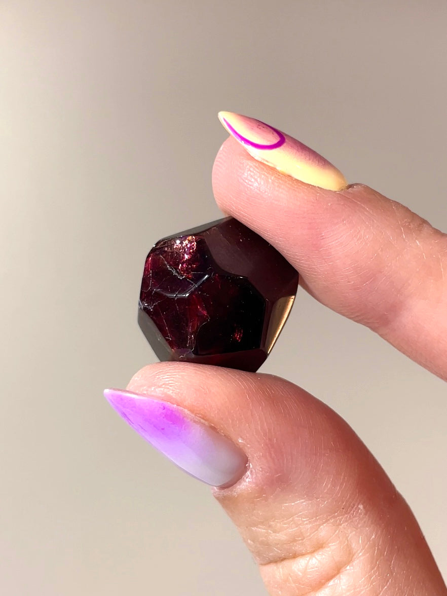 Pierre facettée Grenat