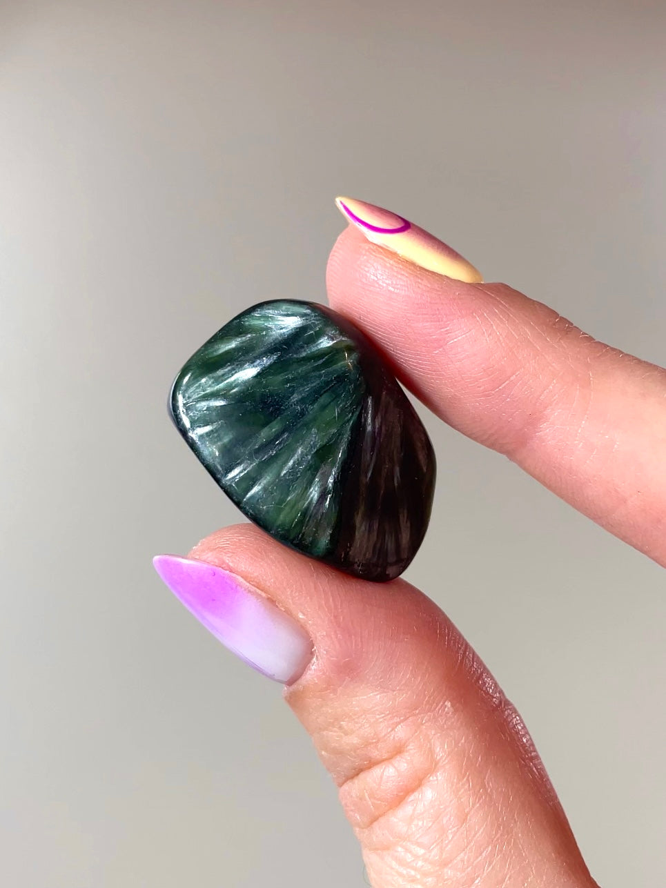 Pierre roulée Séraphinite