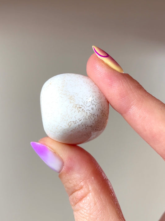 Pierre roulée Scolecite