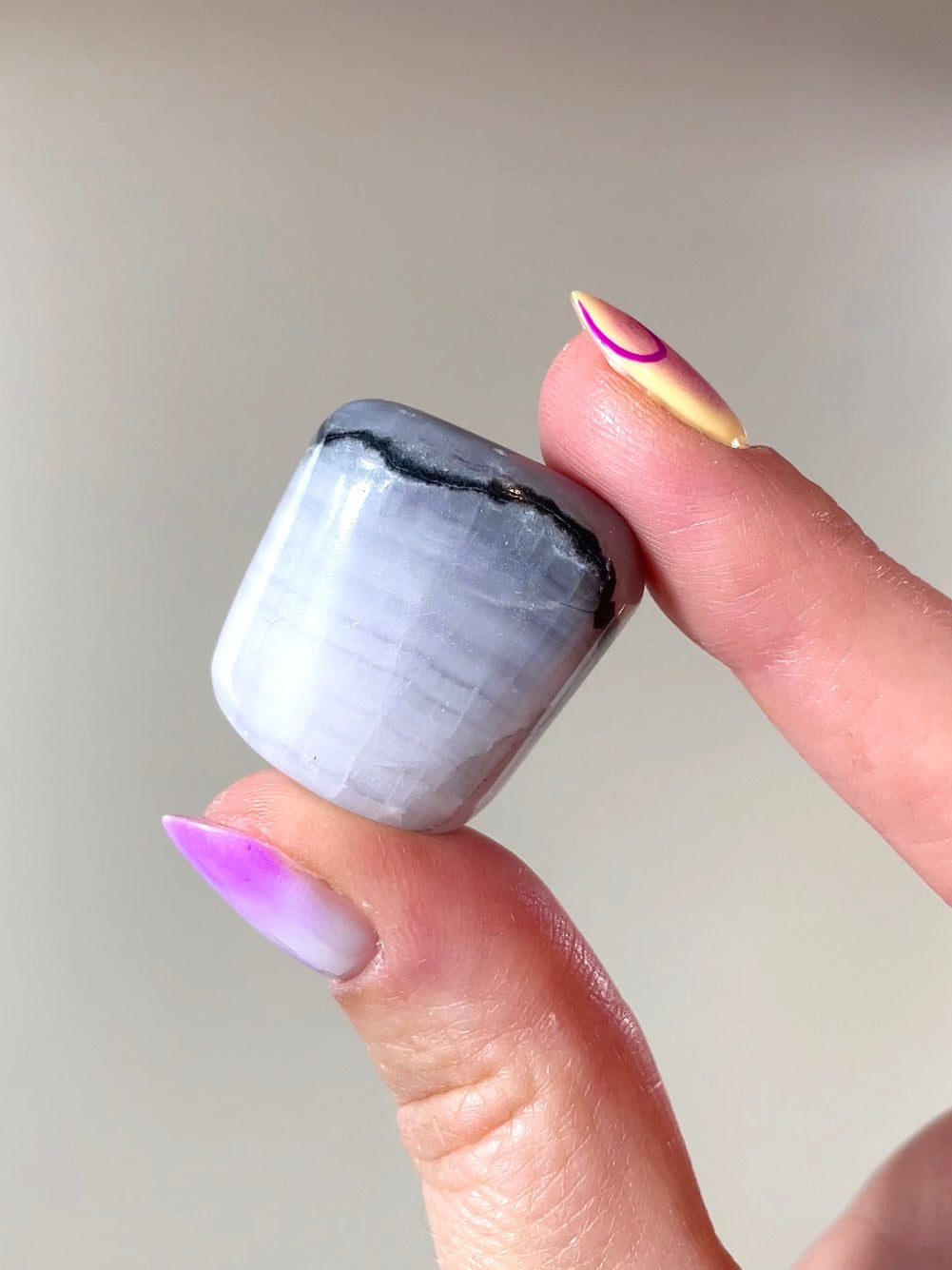 Pierre roulée Manganocalcite